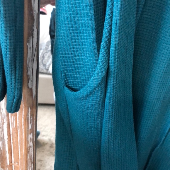 Cardi - Picture 3 of 4